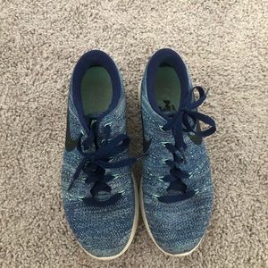 Nike Tennis Shoes Size 7
